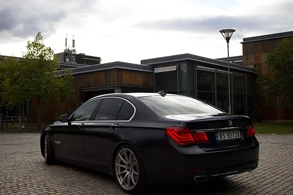 BMW 740D 2011 photo 5