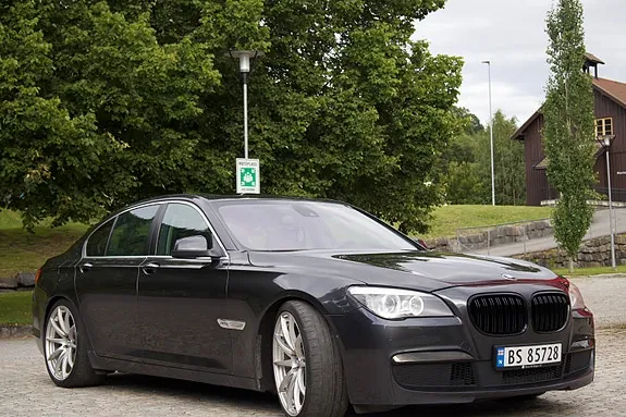 BMW 740D 2011 photo 4