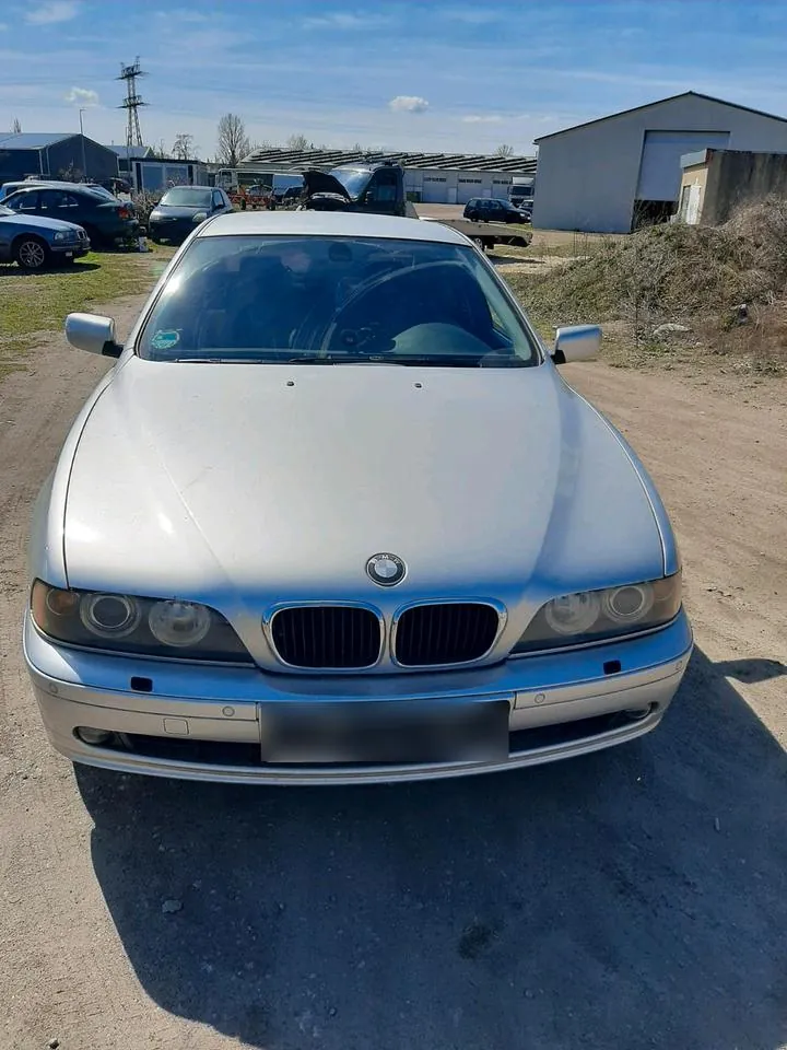 BMW 520I