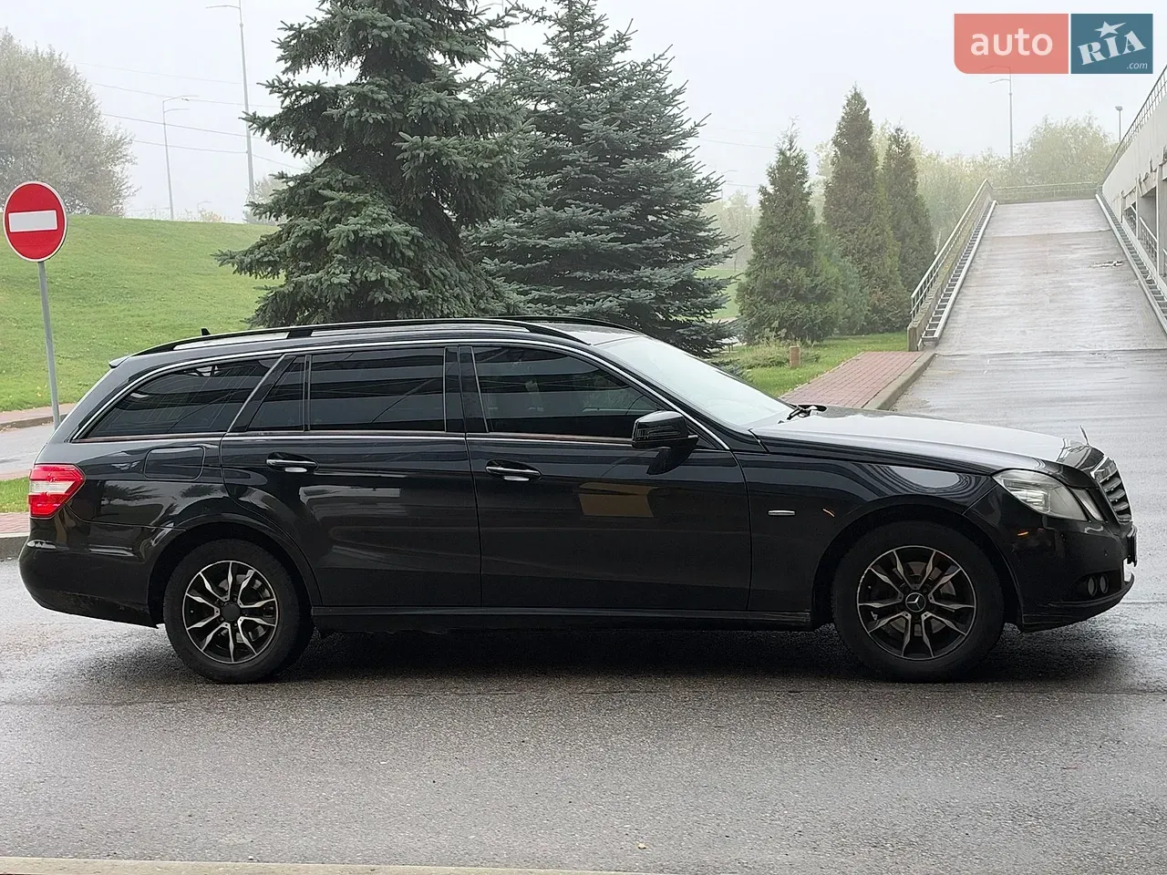Mercedes-Benz E-Class 2010 photo 2