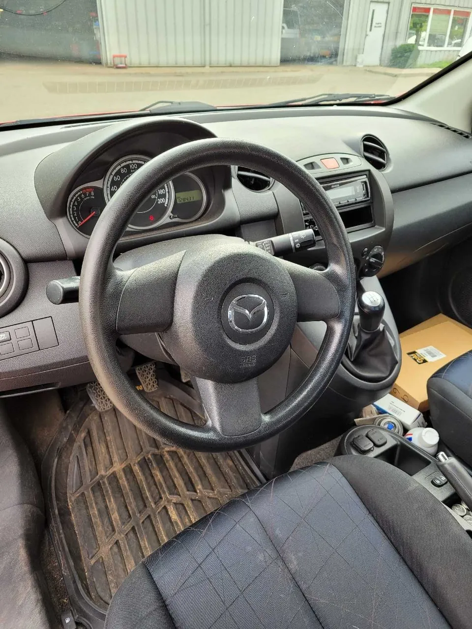 Mazda 2 2012 photo 5