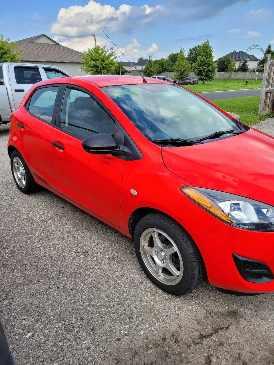 Mazda 2 2012 photo 2