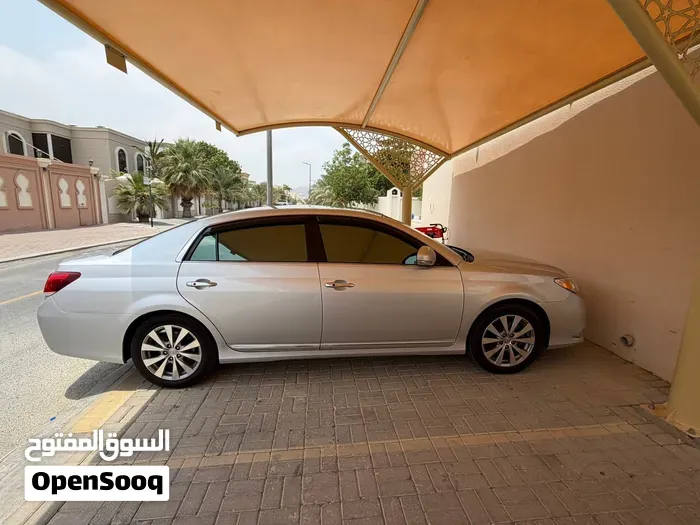 Toyota Avalon 2011 photo 2