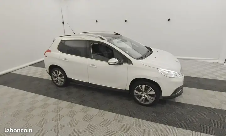 Peugeot 2008 2015 photo 2