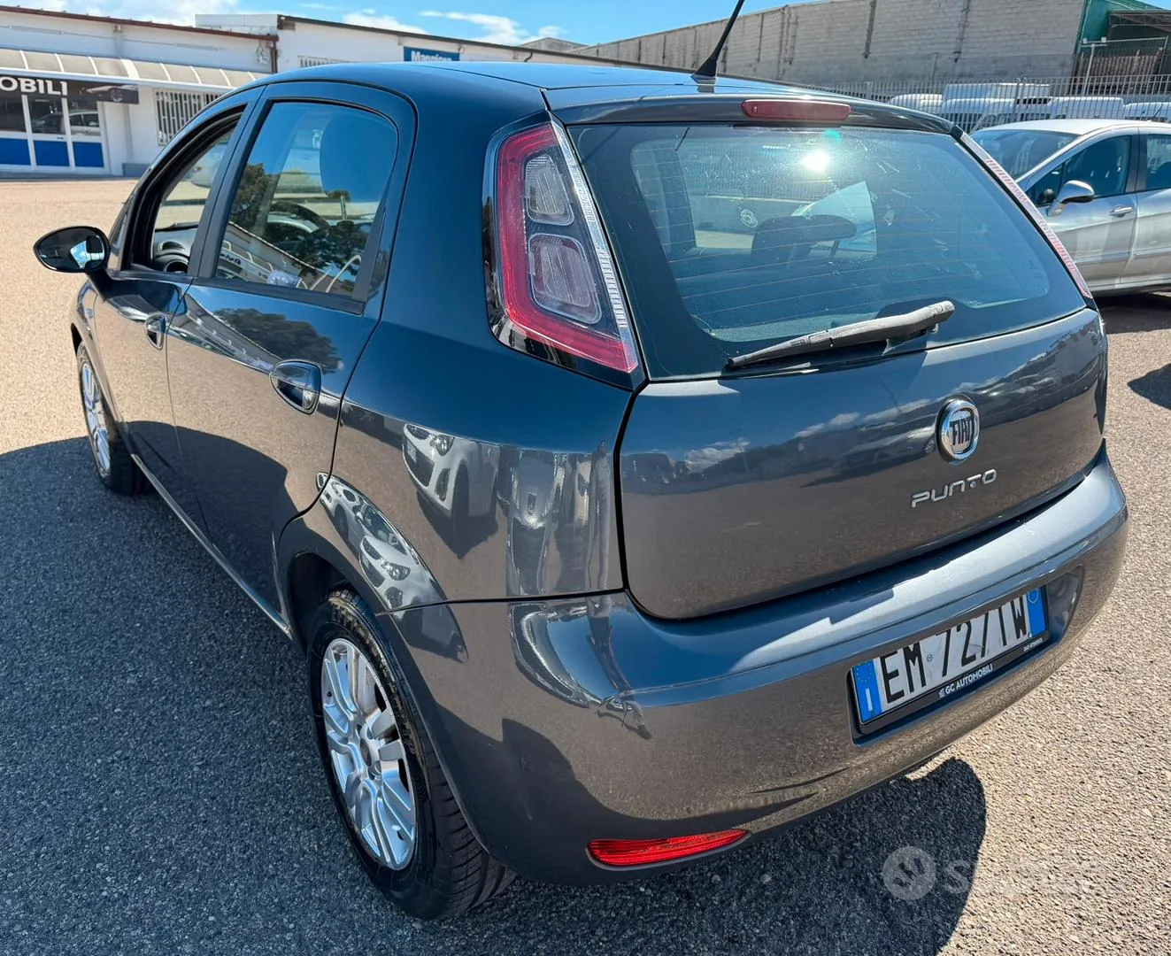 Fiat Punto 2012 photo 3