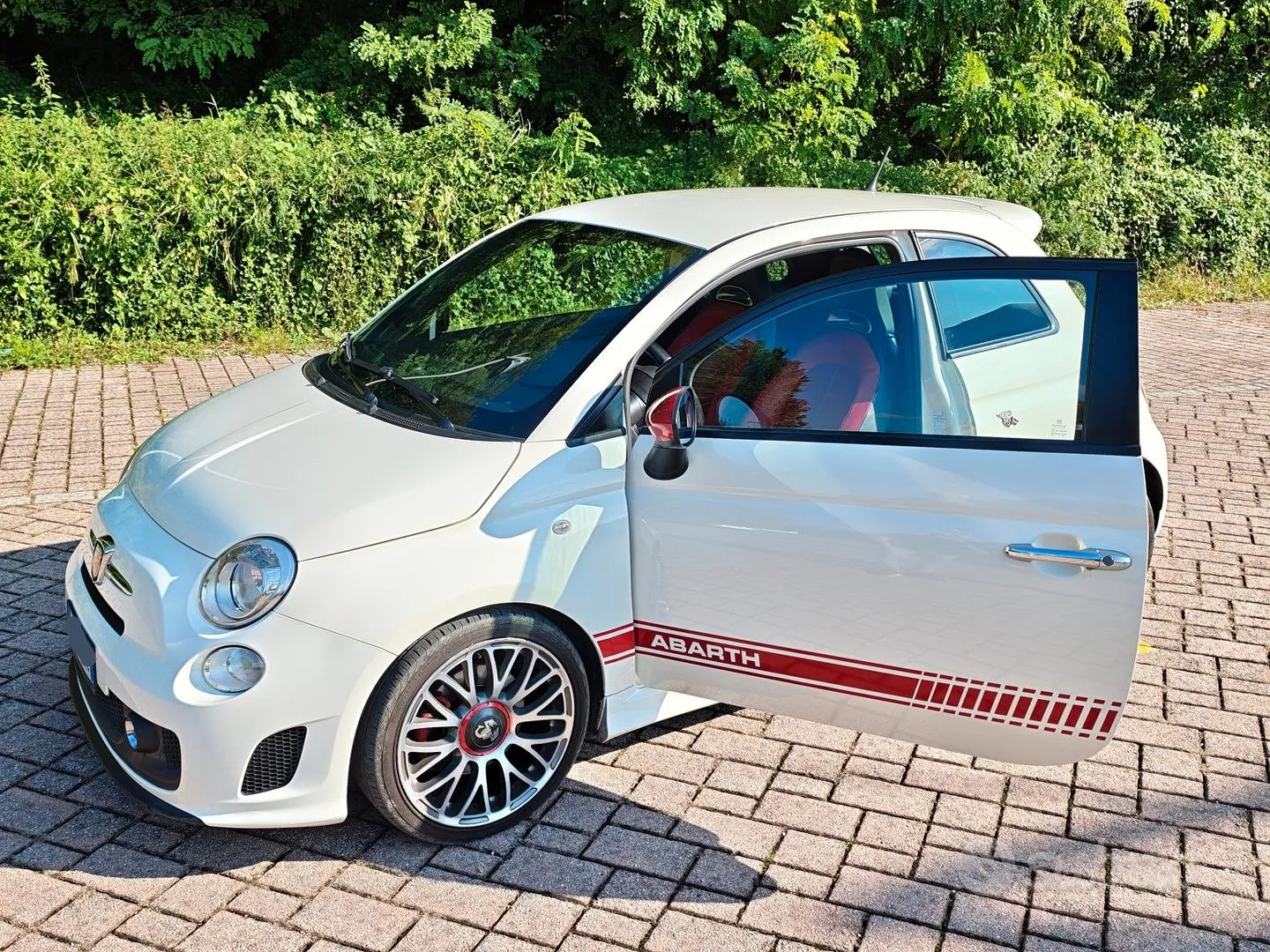 Abarth 500 2009 photo 2