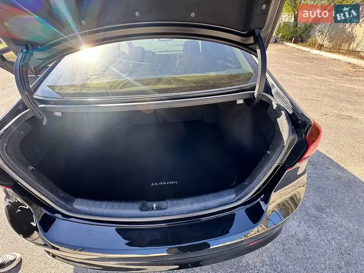 Hyundai Elantra 2016 photo 3