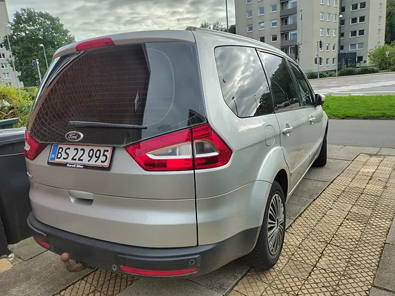 Ford Galaxy 2012 photo 4