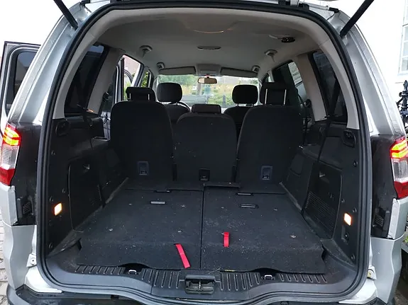 Ford Galaxy 2012 photo 2