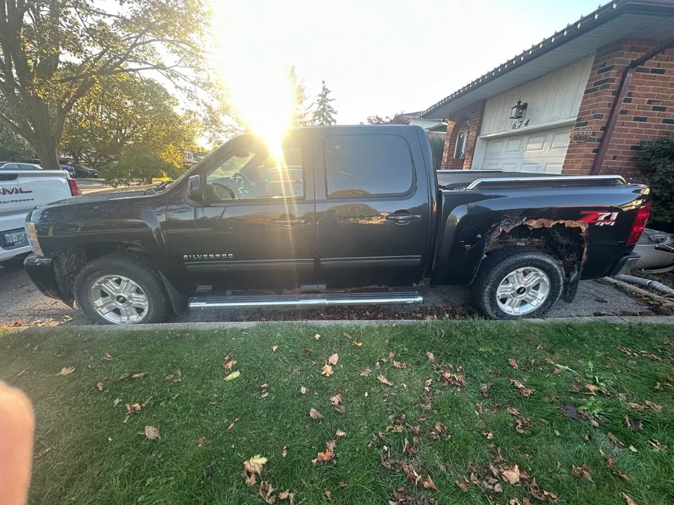 Chevrolet Silverado 2010 photo 2