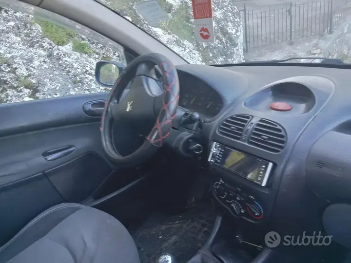 Peugeot 206 2008 photo 5
