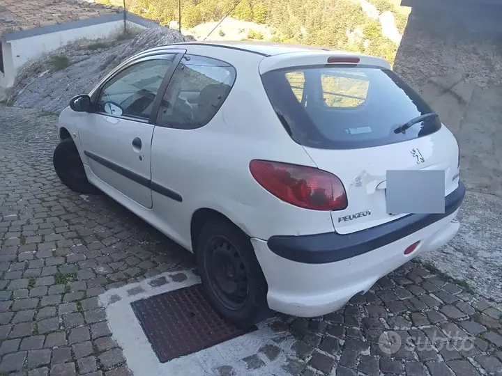 Peugeot 206 2008 photo 4