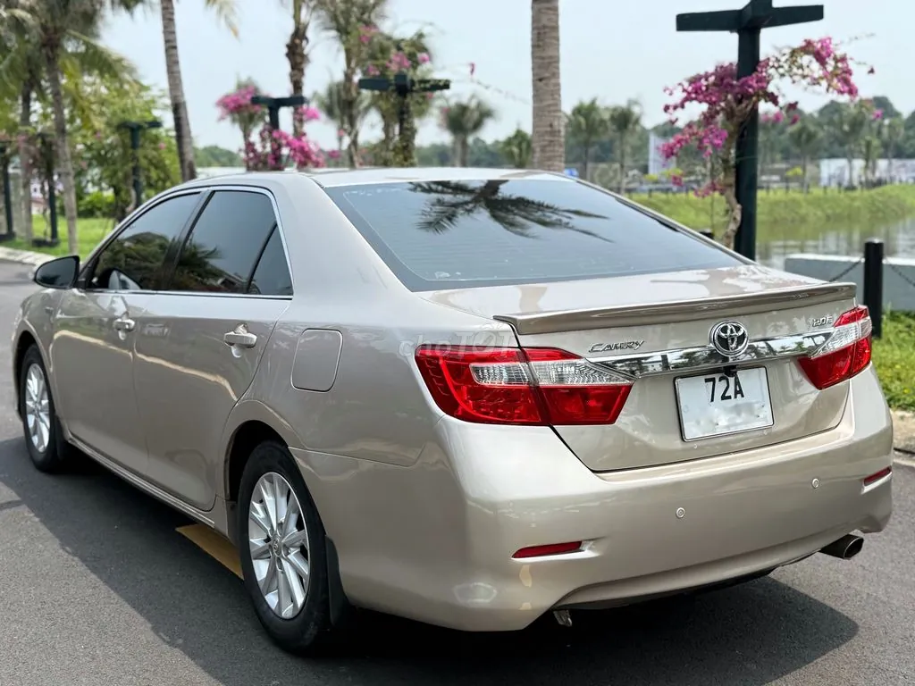 Toyota Camry 2013 photo 2