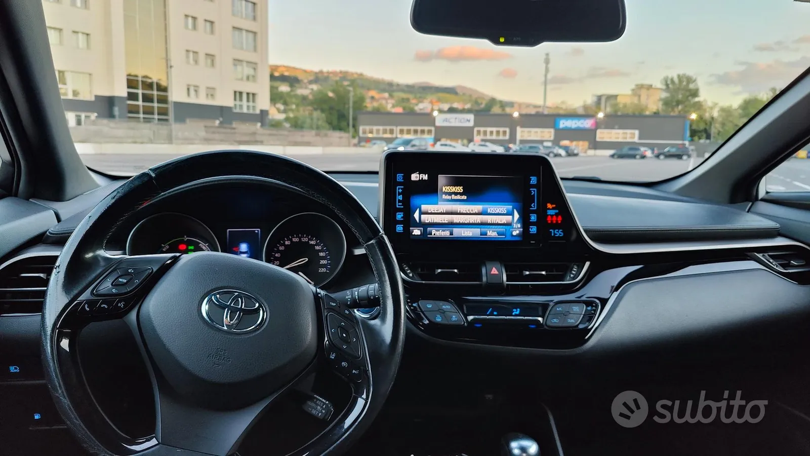Toyota C-Hr 2017 photo 2
