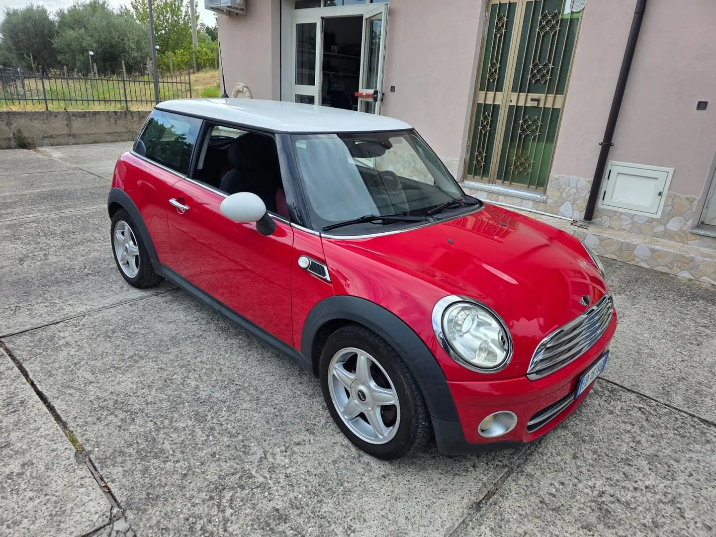 Mini Cooper 2010 photo 2