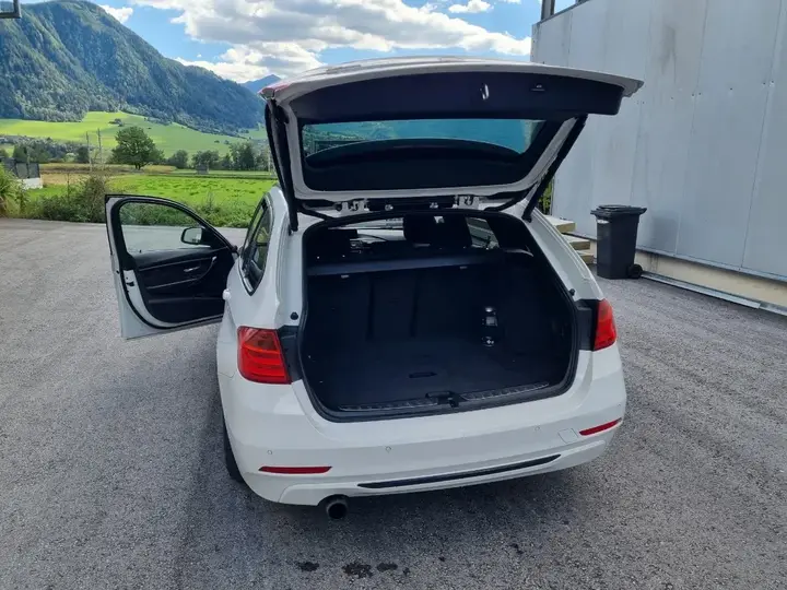 BMW 320I 2013 photo 3