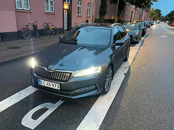 Skoda Superb 2021 photo 2