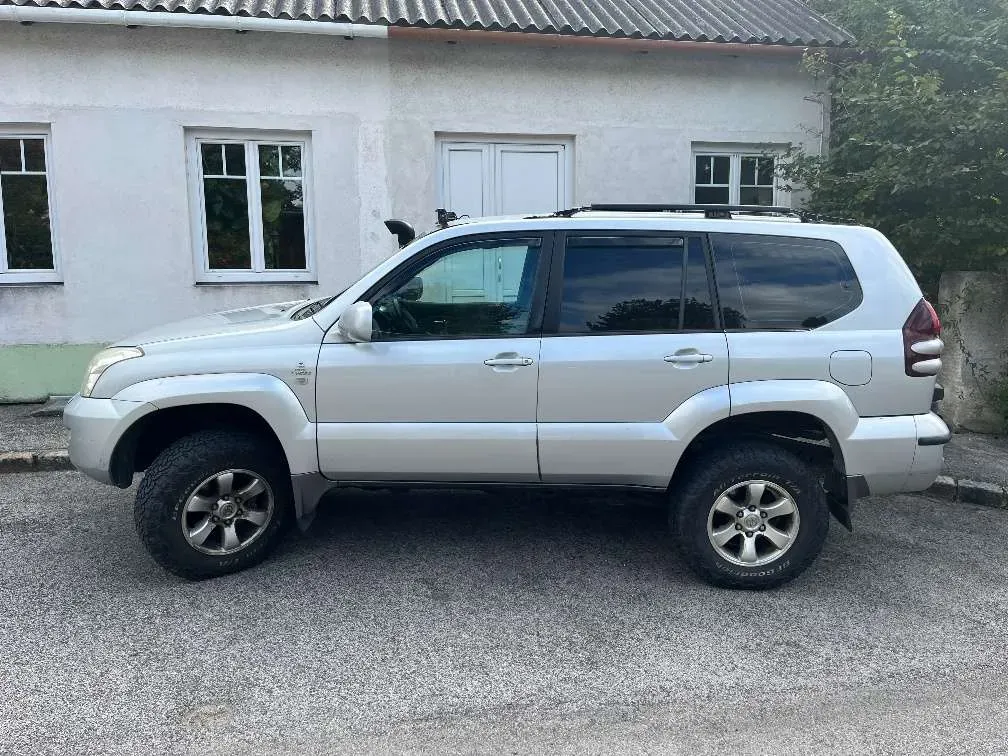 Toyota Land Cruiser 2003 photo 2