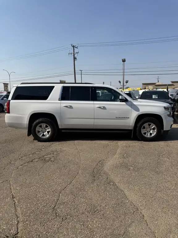 Chevrolet Suburban 2017 photo 4