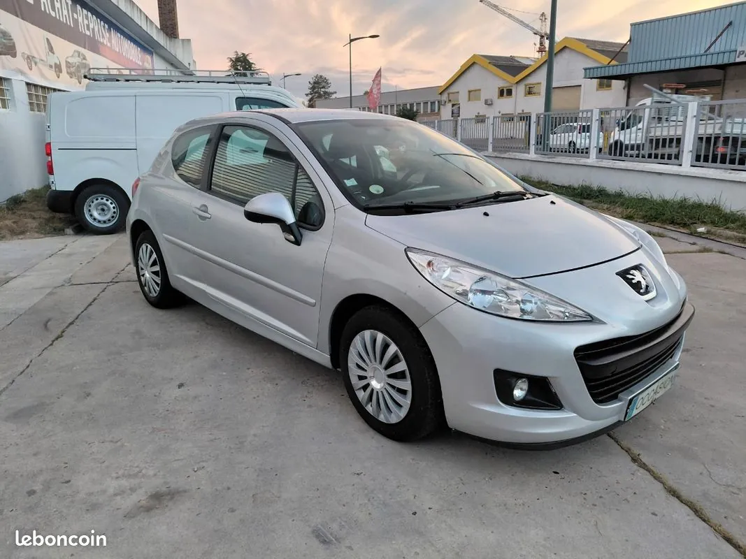 Peugeot 207 2013 photo 2