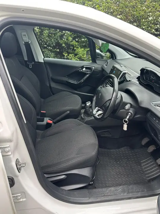 Peugeot 208 2019 photo 5