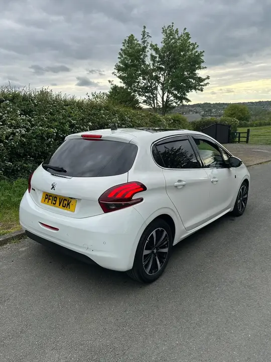 Peugeot 208 2019 photo 4