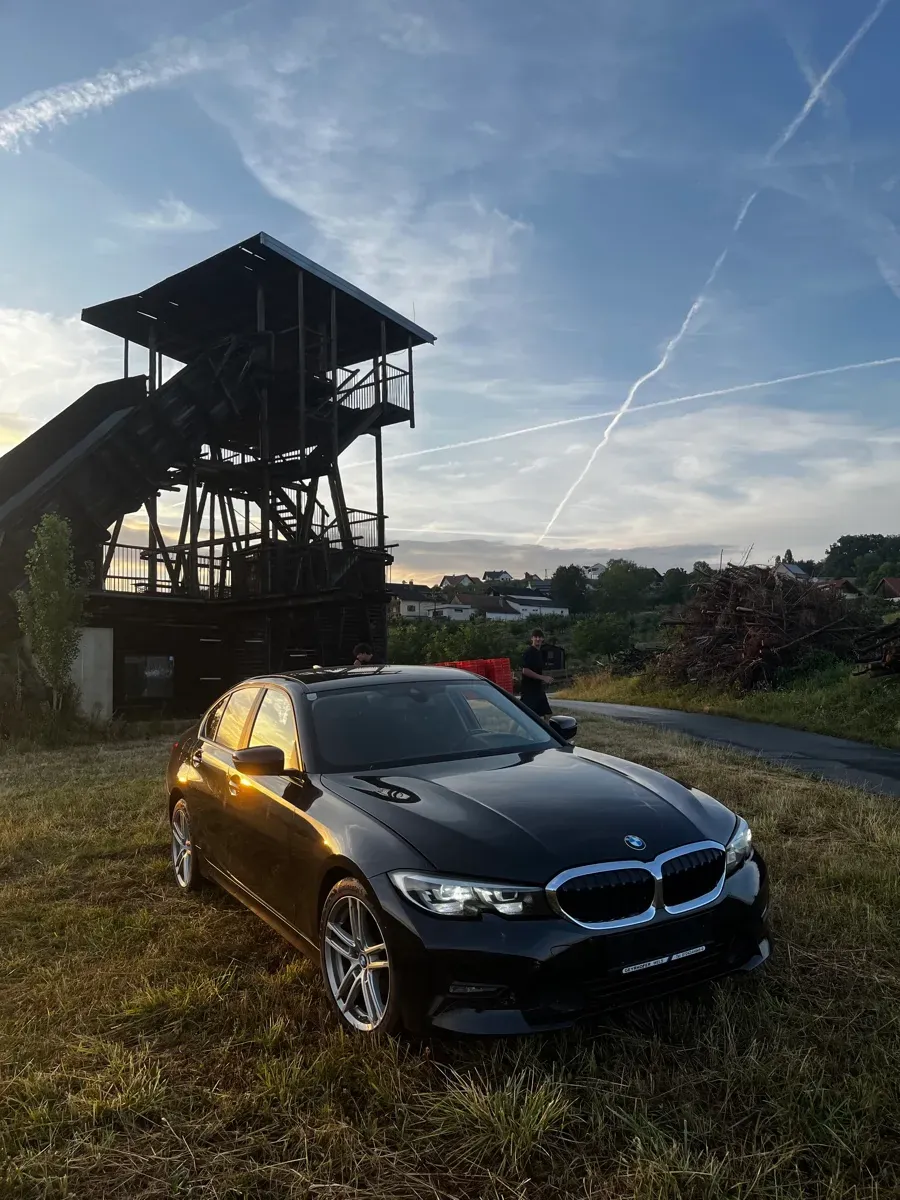 BMW 3 Series 2019 photo 3