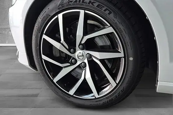 Volvo V60 2020 photo 2