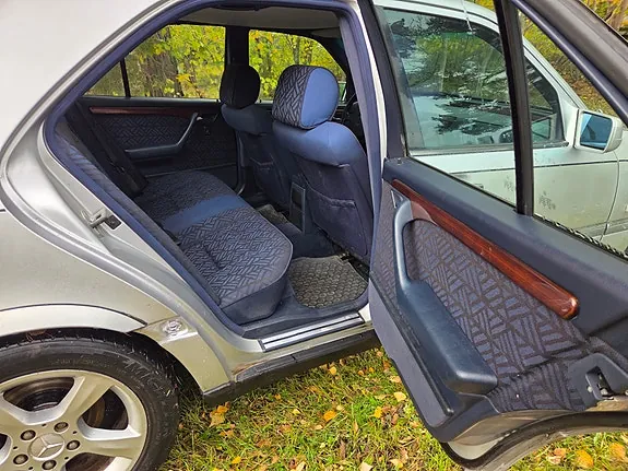 Mercedes-Benz C250 D 1995 photo 5