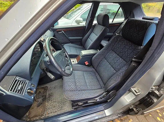 Mercedes-Benz C250 D 1995 photo 4