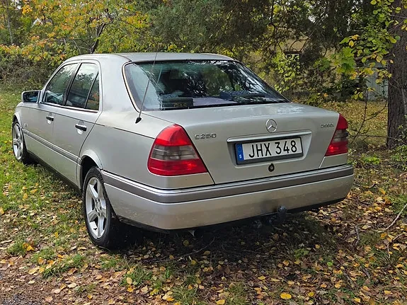 Mercedes-Benz C250 D 1995 photo 3