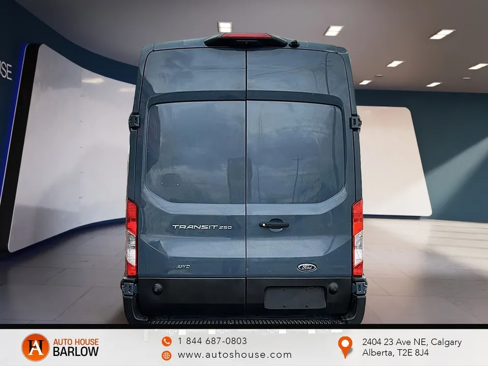 Ford Transit 2022 photo 2