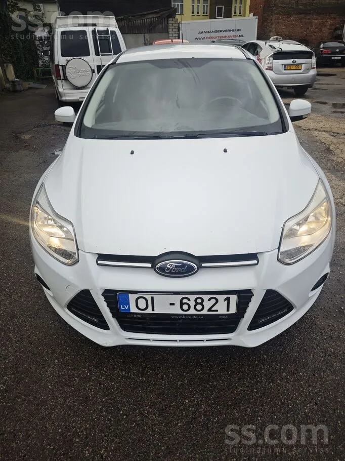 Ford Focus 2013 photo 2