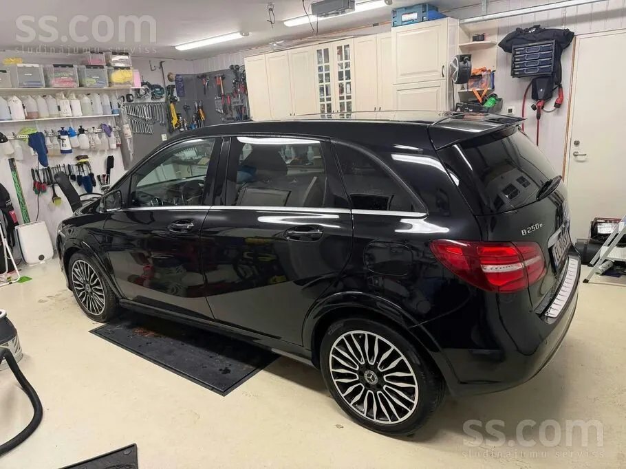 Mercedes-Benz B-Class 2015 photo 2