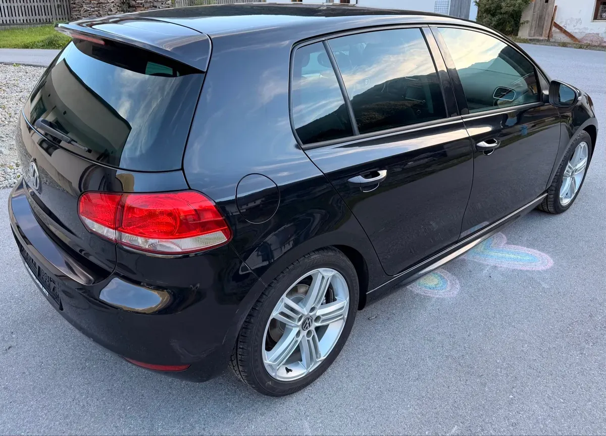 Volkswagen Golf 2011 photo 2