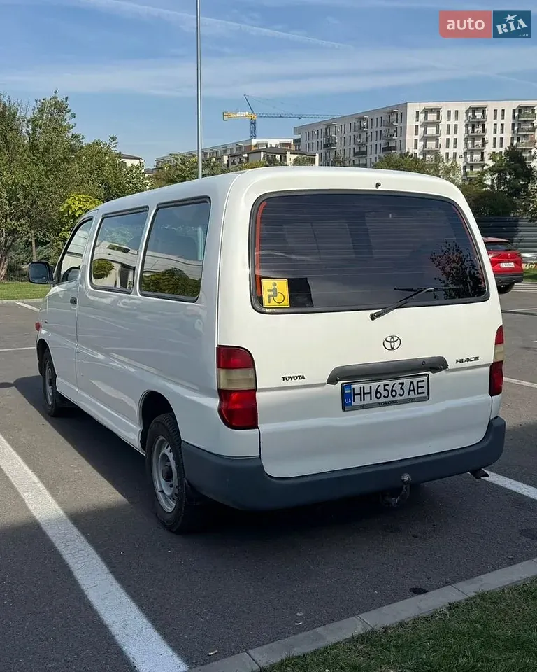 Toyota Hiace 2003 photo 2