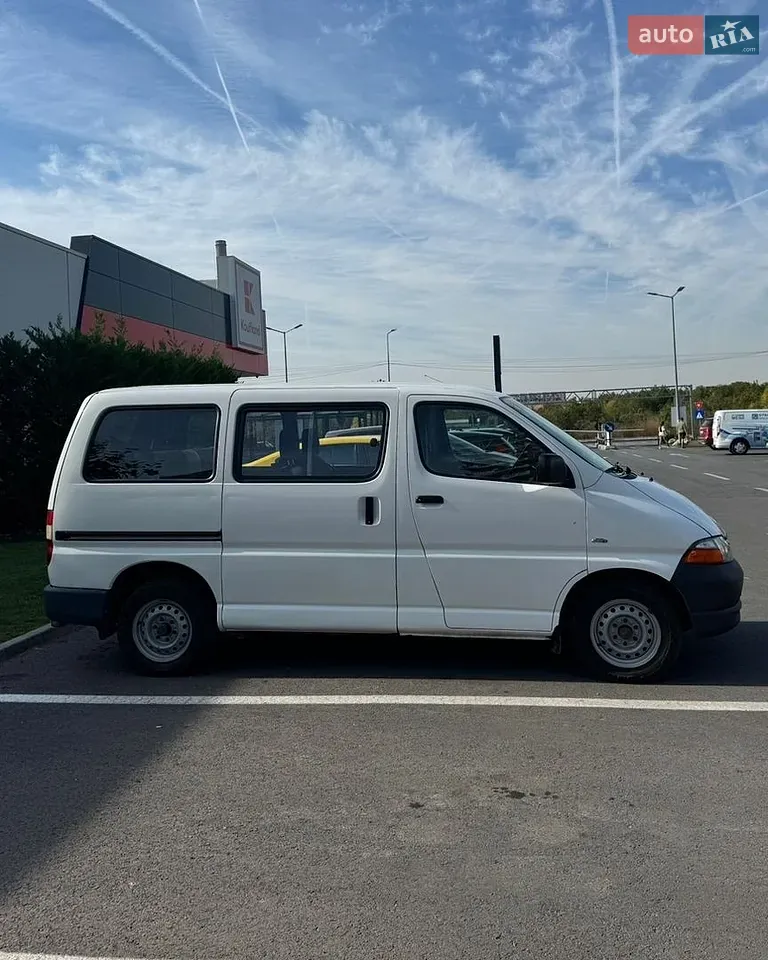 Toyota Hiace 2003 photo 5