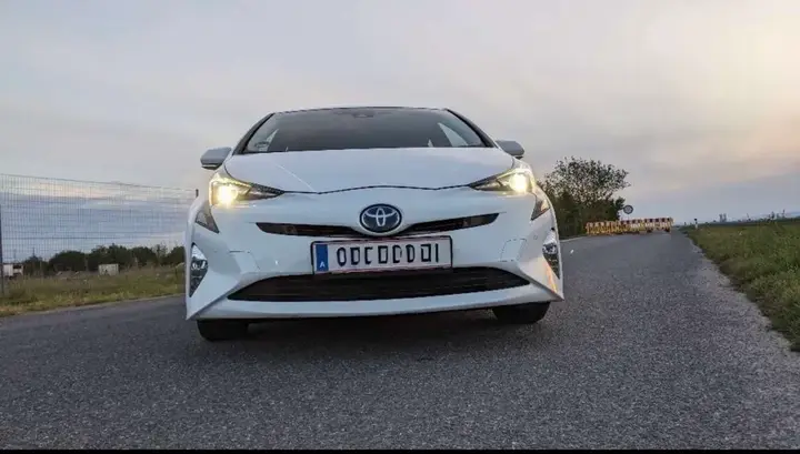 Toyota Prius 2016 photo 3