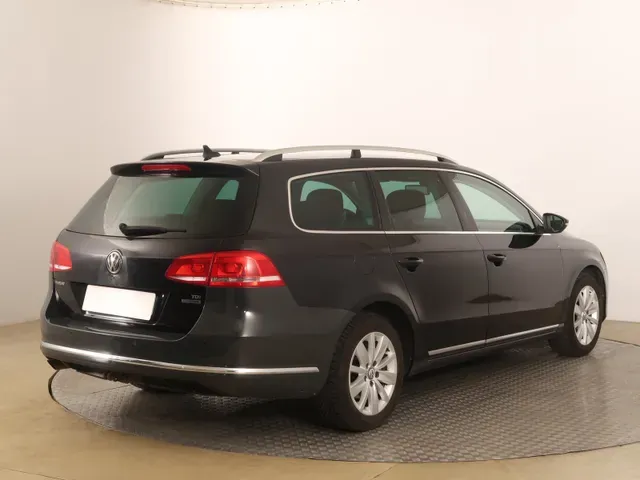 Volkswagen Passat Variant 2011 photo 4
