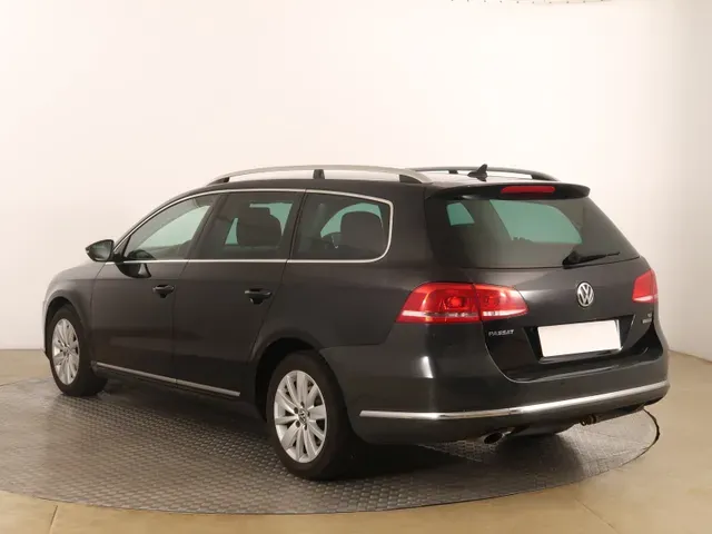 Volkswagen Passat Variant 2011 photo 3