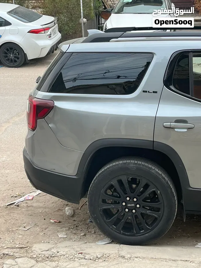 GMC Acadia 2023 photo 2