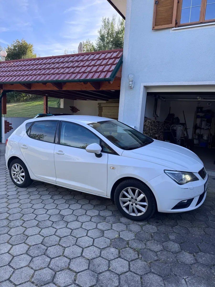 Seat Ibiza 2012 photo 3