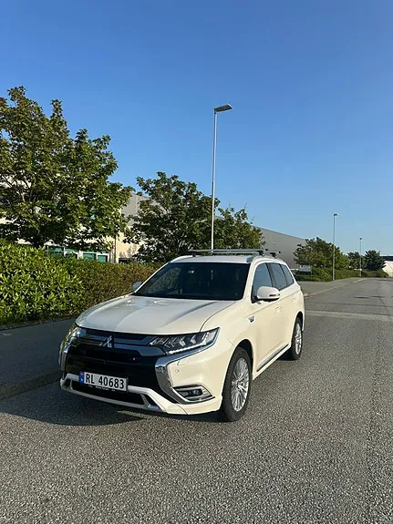 Mitsubishi Outlander 2019 photo 2