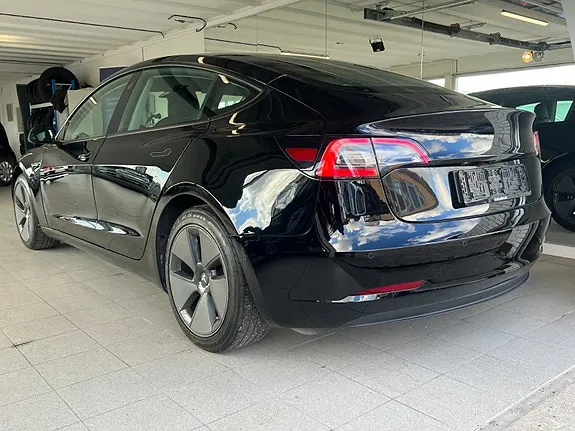 Tesla Model 3 2021 photo 2