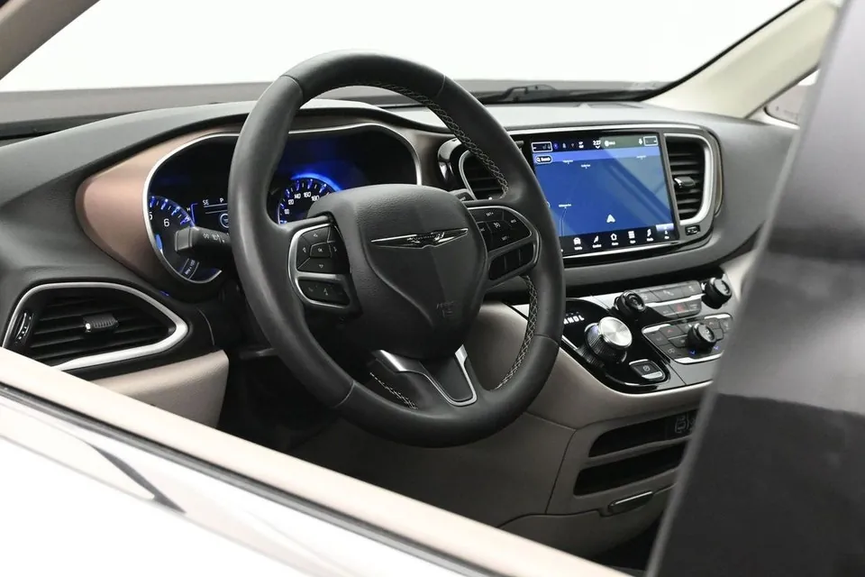 Chrysler Grand Caravan 2024 photo 5