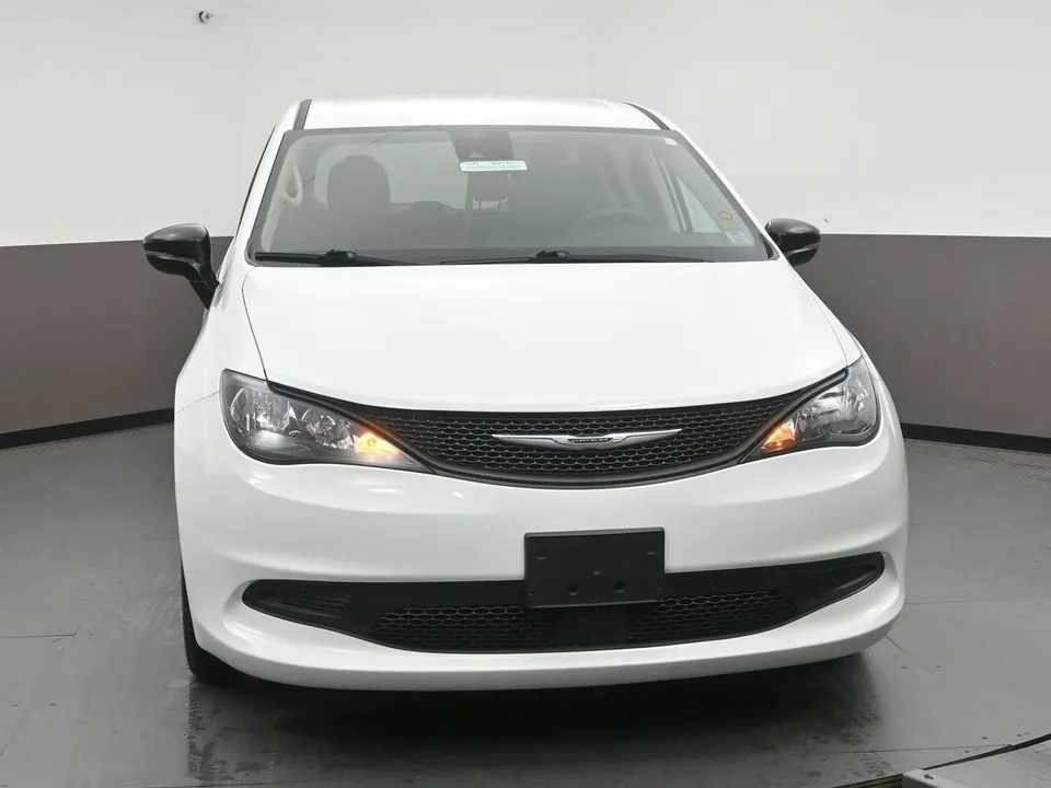 Chrysler Grand Caravan 2024 photo 2