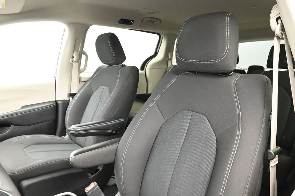 Chrysler Grand Caravan 2024 photo 4