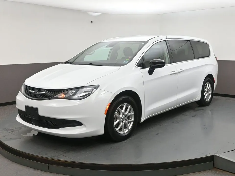 Chrysler Grand Caravan 2024 photo 3