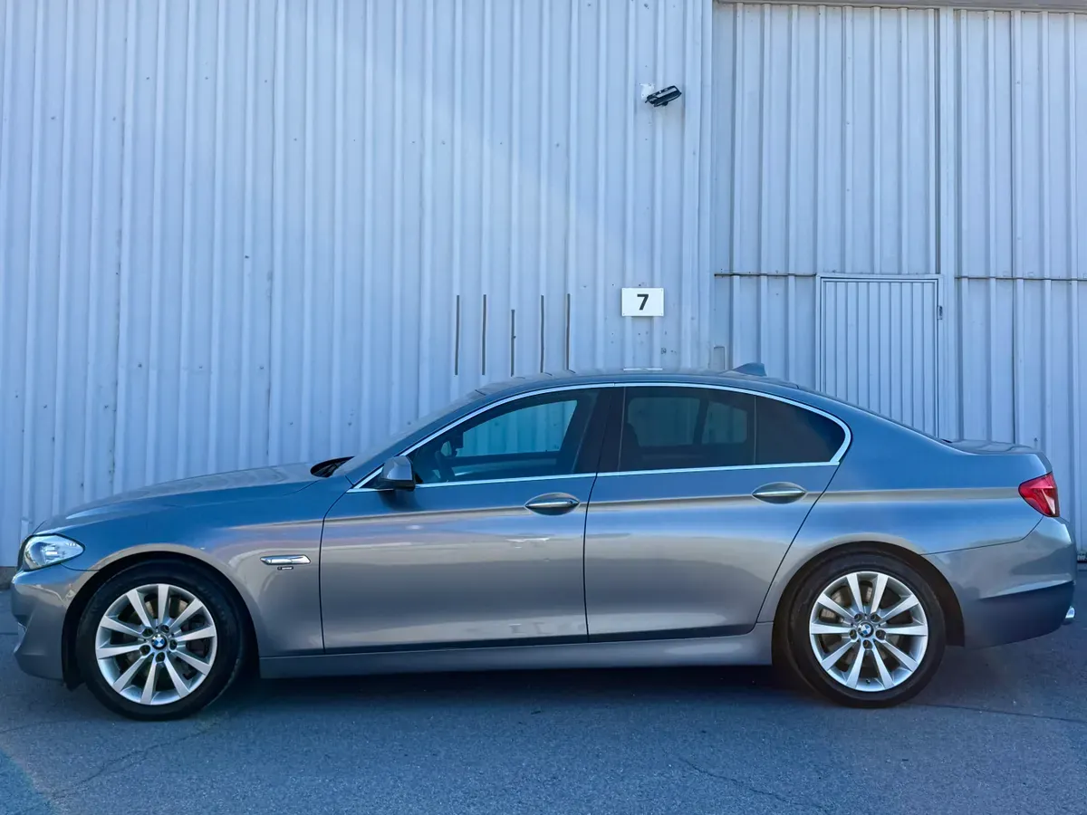 BMW 5 Series 2010 photo 3