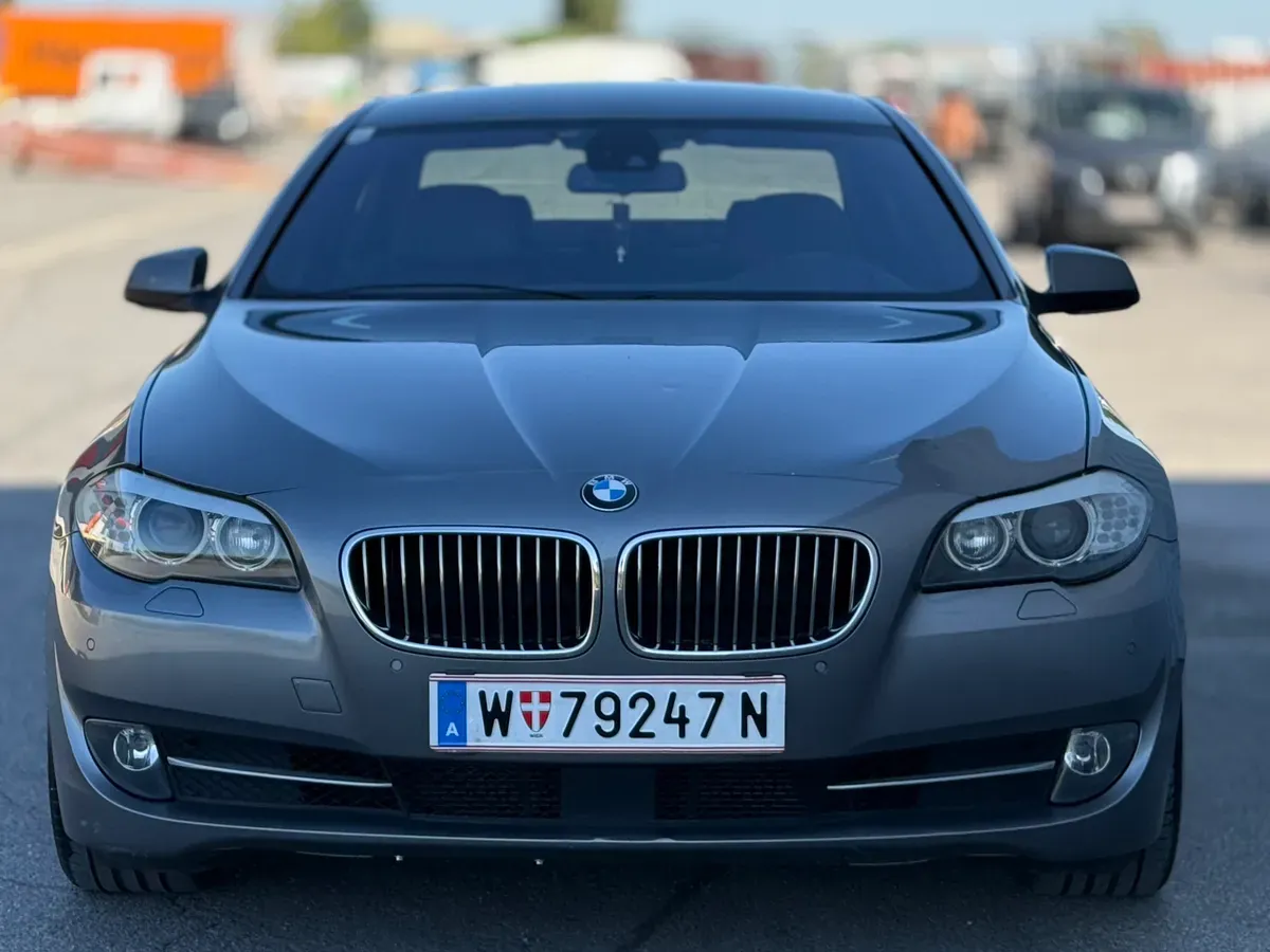 BMW 5 Series 2010 photo 2